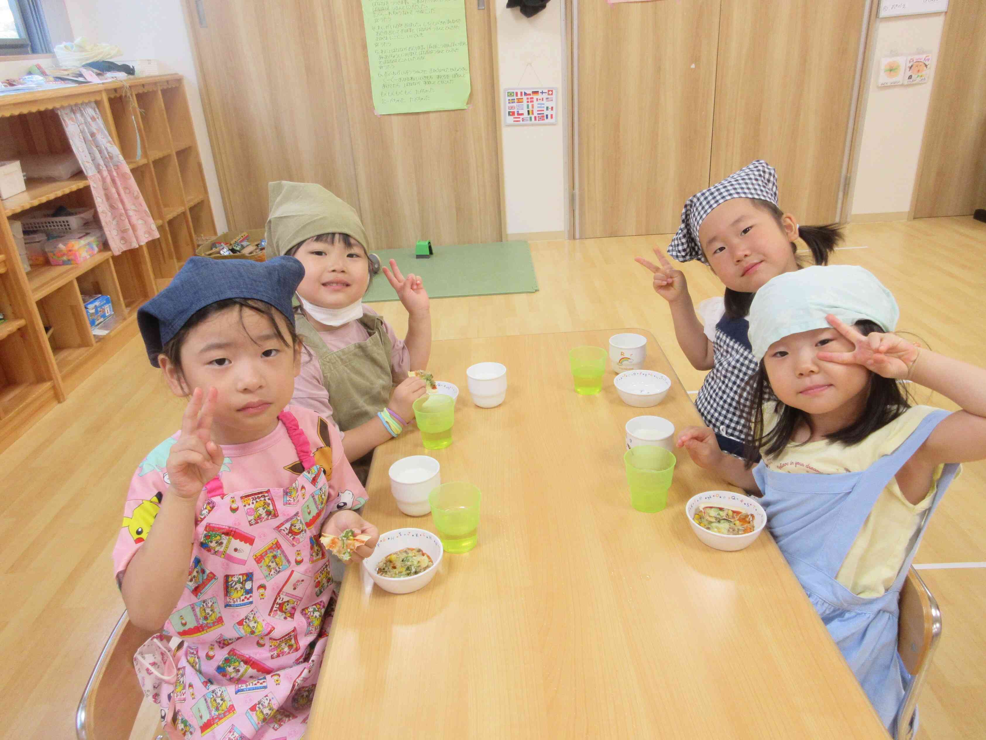 食育】ぎょうざの皮でピザを作ったよ☆（4・5歳児）｜ニチイキッズ都島